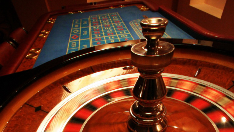 العب واربح: الدليل المتكامل للعبة الروليت الأمريكية